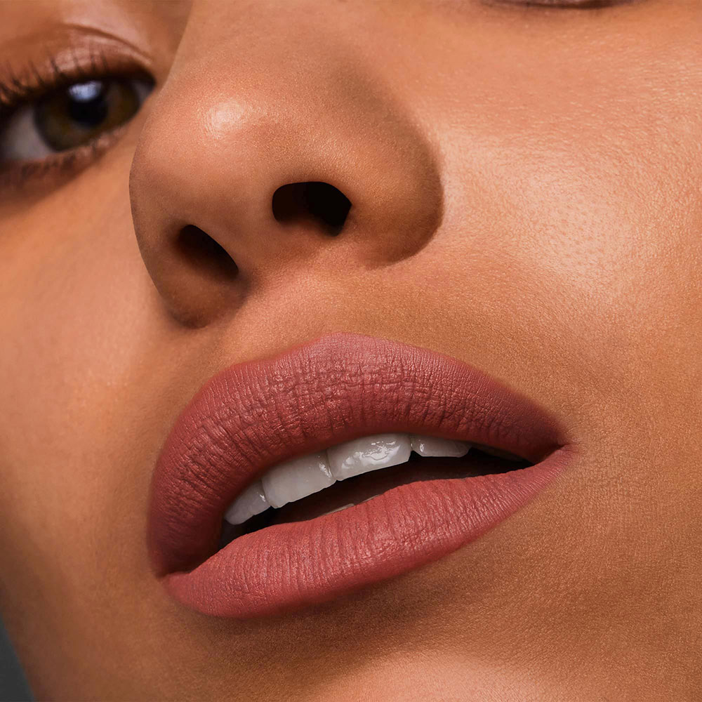 PURE COLOR CREME LIPSTICK (LABIAL EN BARRA)